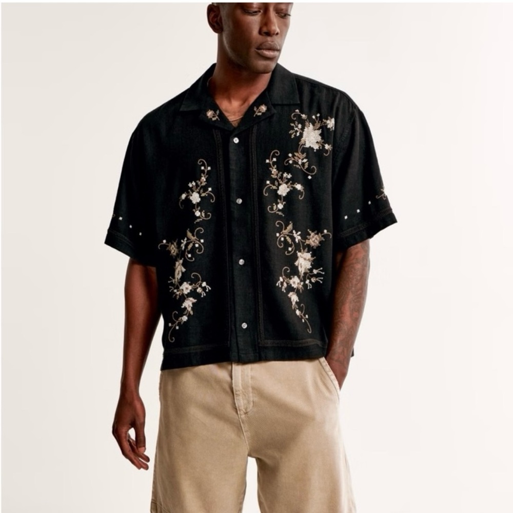 Abercrombie & Fitch Men’s Cropped Black Floral Linen Blend Shirt